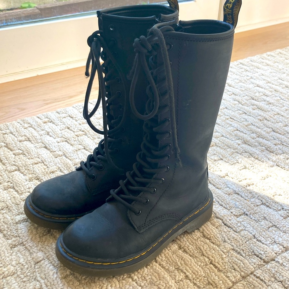 Kids US sz13 EUC Doc Martin 14 hole boots Rare! Dr. Martin’s